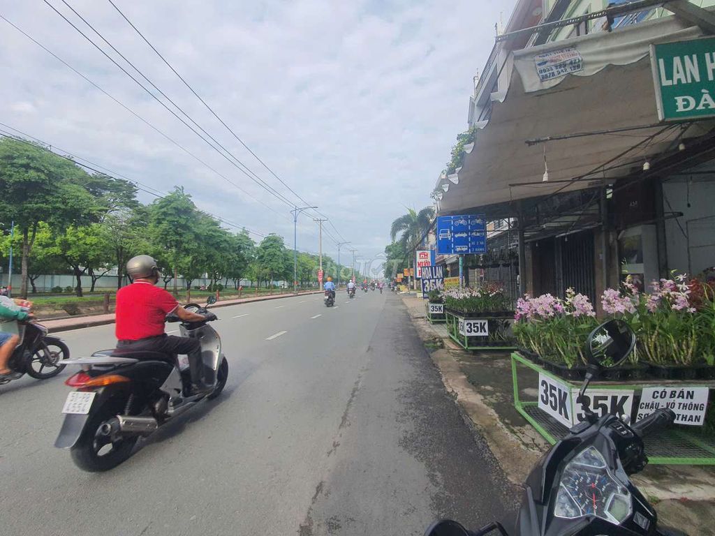 Bán nhà mặt tiền đường Trần Văn Giàu P.Tân Tạo Q.Bình Tân.