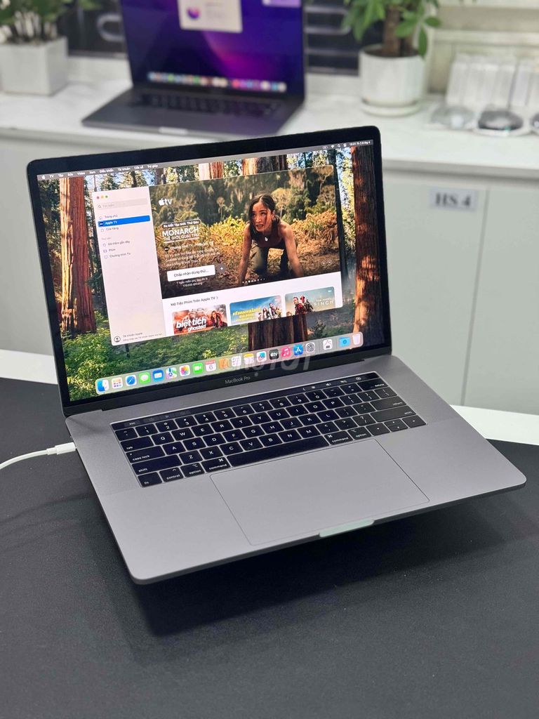 MacBook Pro 15” 2019 i7/16GB/512 màn đẹp máy sạch. Mua bán Laptop tại Quận 10 Tp Hồ Chí Minh được đăng bởi Viễn Huy Shop hình 1