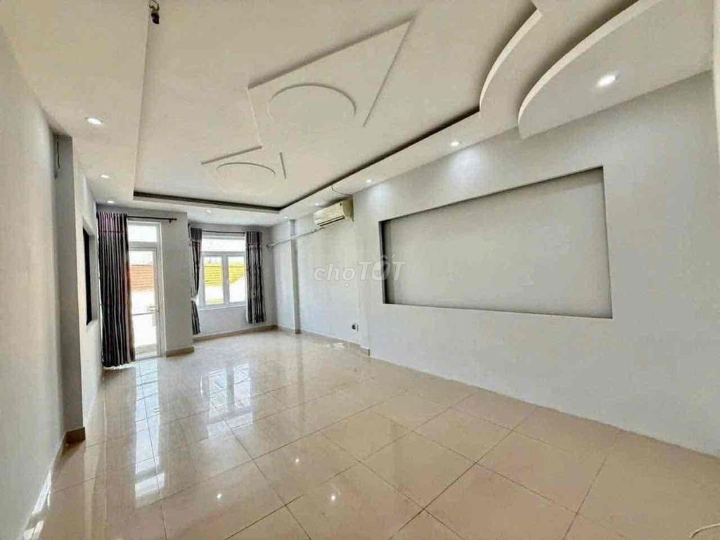 Дом в аренду 4x15 м. Здание, 3 этажа, фасад 10 м до Ле Тхи Риенга. КВ. 12