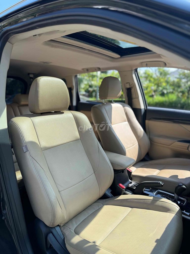 Mitsubishi Outlander 2018 2.0 CVT Premium. Mua bán Ô tô tại Thành phố Thủ Đức Tp Hồ Chí Minh được đăng bởi Lê Nhường hình 17