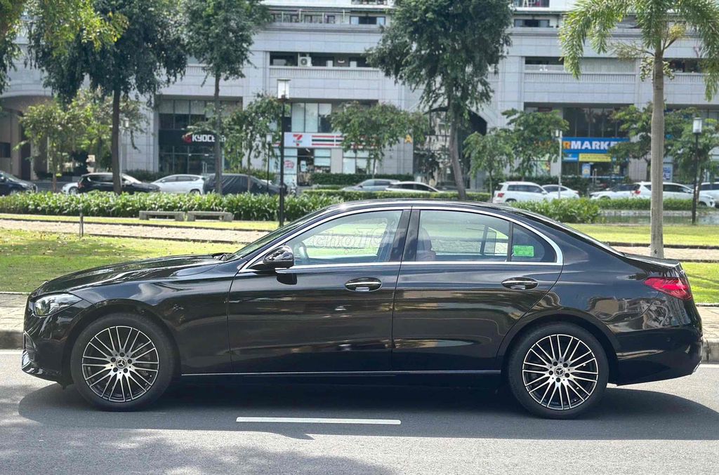Mercedes Benz C Class 2023 C200 Avantgarde Plus. Mua bán Ô tô tại Quận 7 Tp Hồ Chí Minh được đăng bởi Thế Giới Xe Đức Sài Gòn hình 3