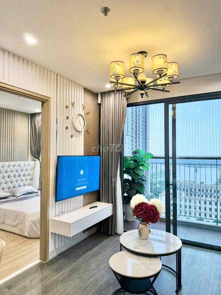Cần tiền bán gấp căn 2PN2VS ban công ĐN view biệt thự biển hồ.
