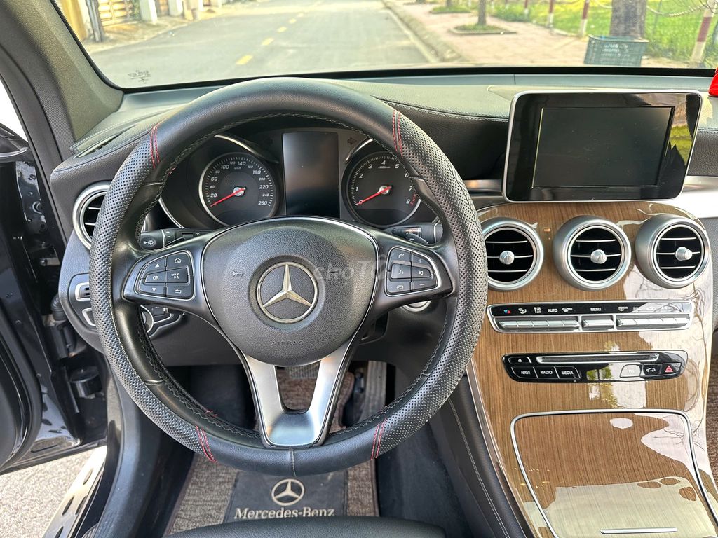 Mercedes Benz GLC 250 4Matic cuối 2016. Xe đẹp Zin. Mua bán Ô tô tại Huyện Sóc Sơn Hà Nội được đăng bởi Salon Auto Đào Hằng hình 12