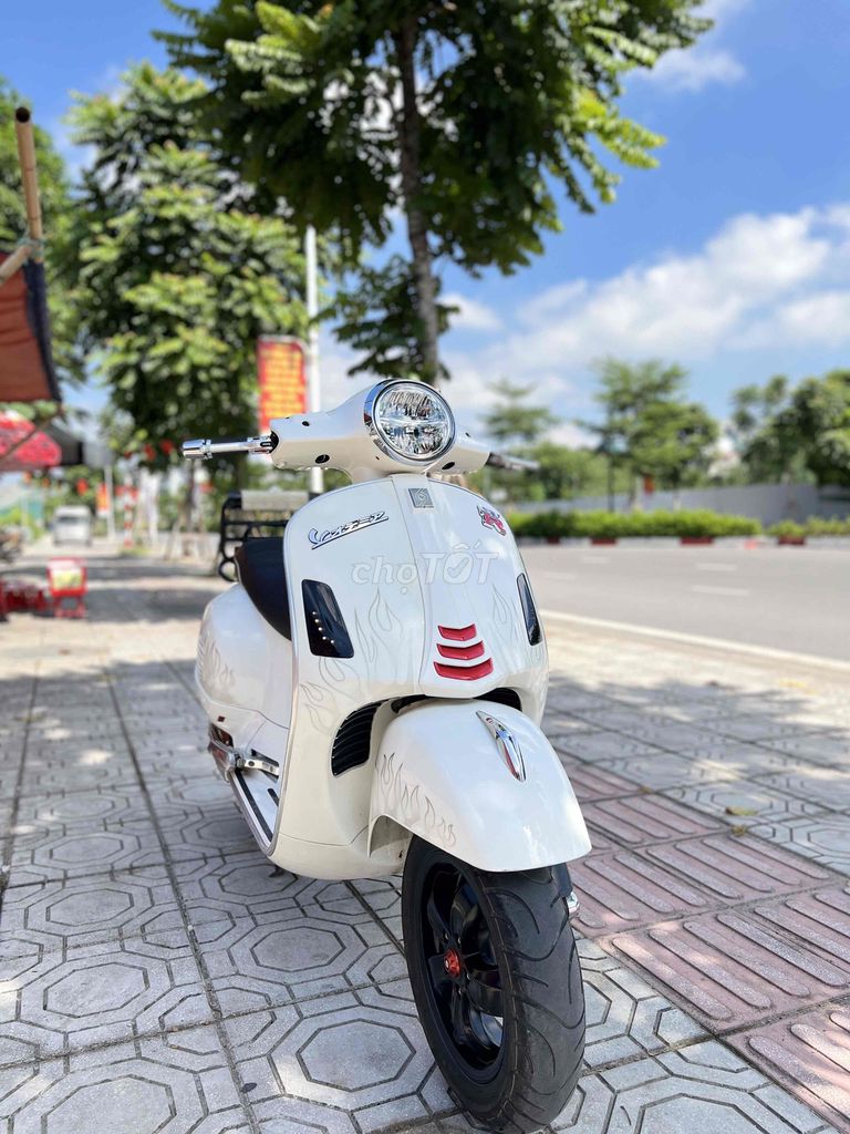 Cần bán vespa gts 150cc 2022 đẹp lướt. Mua bán Xe máy tại Quận Thanh Xuân Hà Nội được đăng bởi fb Minh Vương Smartphone Korea hình 1