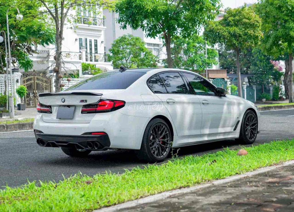 BMW 5 Series 2022 520i M Sport - 38000 km. Mua bán Ô tô tại Quận 7 Tp Hồ Chí Minh được đăng bởi Hoàng Anh Tuấn hình 4