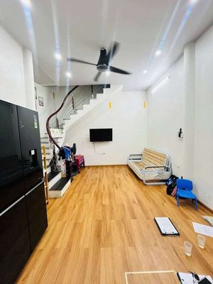 Nhà phố 28 m² · 2 PN · Phố Nguyễn Văn Viên