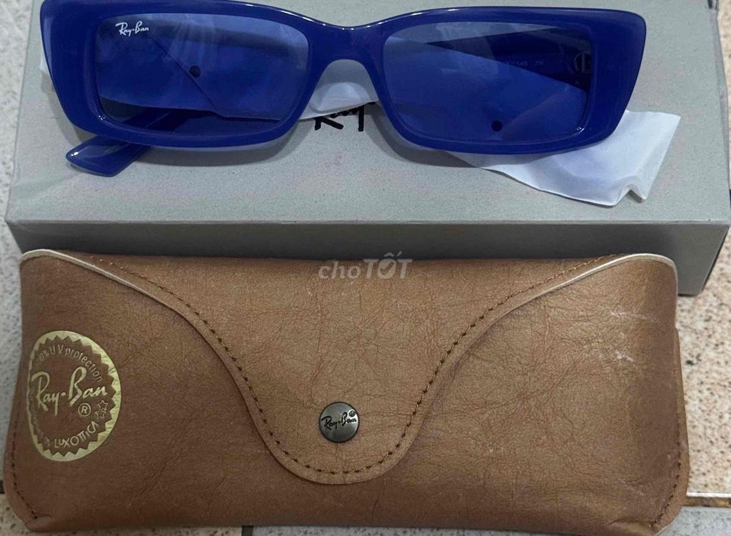 Kính râm Ray-Ban Unisex Xanh dương. Mua bán Phụ kiện thời trang khác tại Quận Bình Thạnh Tp Hồ Chí Minh được đăng bởi Trần Phan Duy Khương hình 1