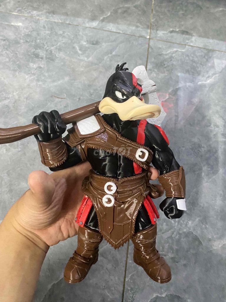 Mô hình Daffy Duck Nhựa Đen Nâu Đỏ Trắng cao 12cm