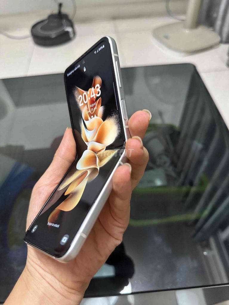 Đổi điện thoại mới bán Samsung Galaxy Z Flip3 5G 1. Mua bán Điện thoại tại Quận 4 Tp Hồ Chí Minh được đăng bởi Vu Thi Hoang hình 1