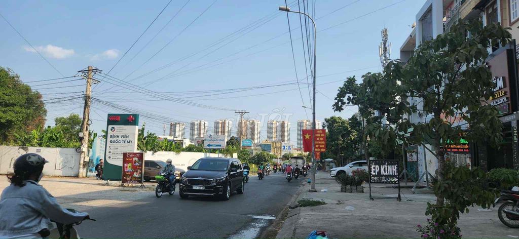 Cho thuê nhà mặt tiền đường Nguyễn Hoàng, 4m x 20m, 3 lầu