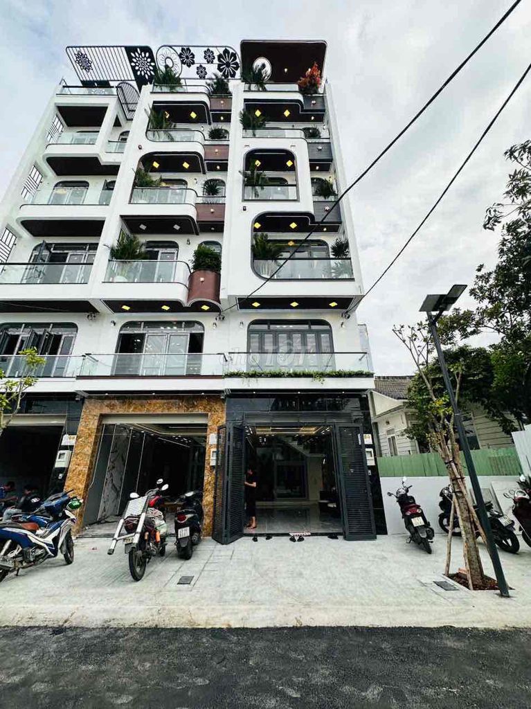 mặt tiền số 68, có thang máy, trệt lửng 4 lầu, đường trần thị cờ