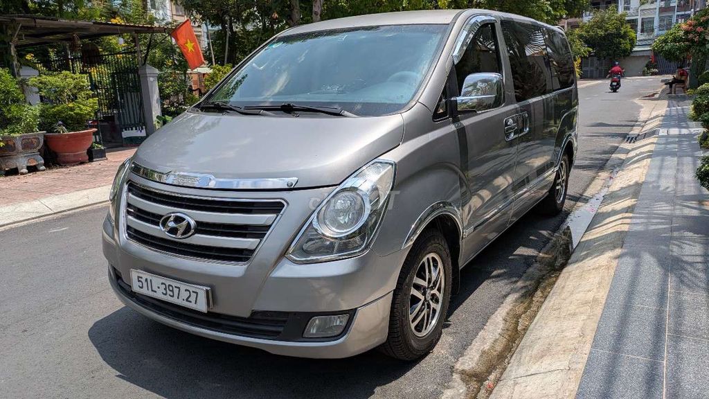 Hyundai Starex 9 chỗ máy dầu, 2.5D số sàn.. Mua bán Ô tô tại Quận 8 Tp Hồ Chí Minh được đăng bởi Vu Van Minh hình 2