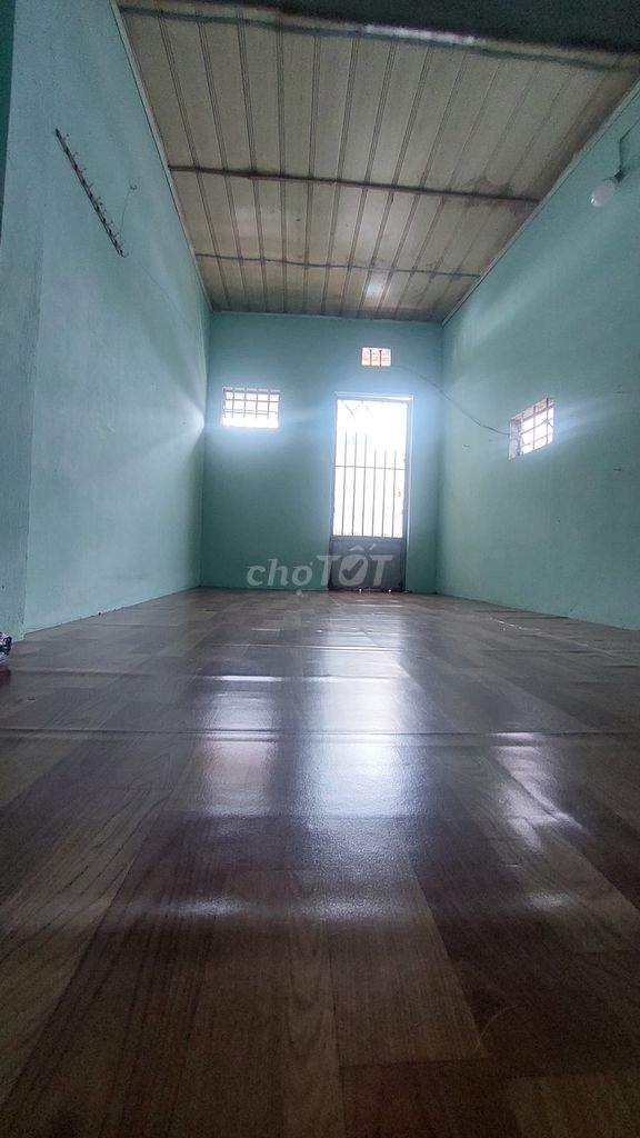 Chỉ 4tr. Cho thuê nhà 1 trệt 1 gác suốt có bancon, 4x9m. 566/ NgThSon