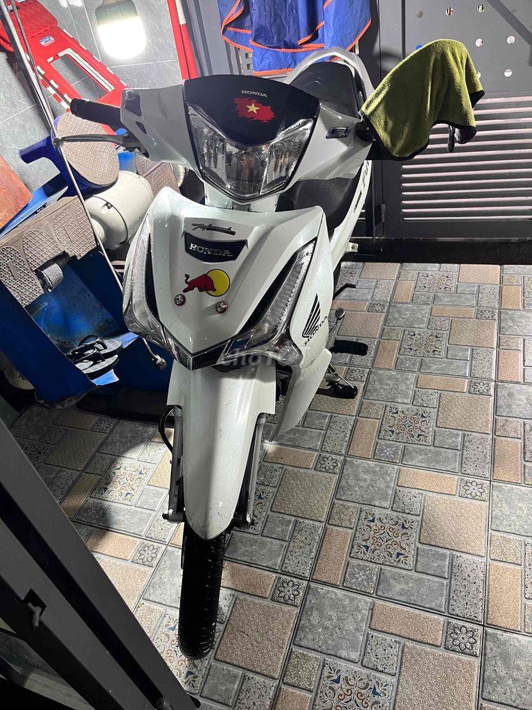 Мотоцикл Honda Future белый 377 602 км