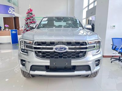 Ford Everest Titanium 2025 4x2 màu bạc
