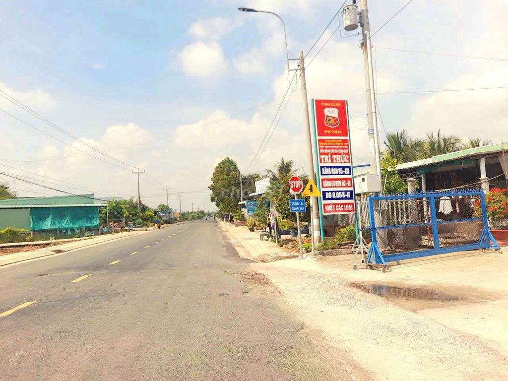 Quá Ngộp, 200m2 đất thổ cư mặt tiền đường xe cont 832 chỉ 1.35 tỷ. Mua bán đất tại Huyện Tân Trụ Long An được đăng bởi Thanh Hùng hình 4