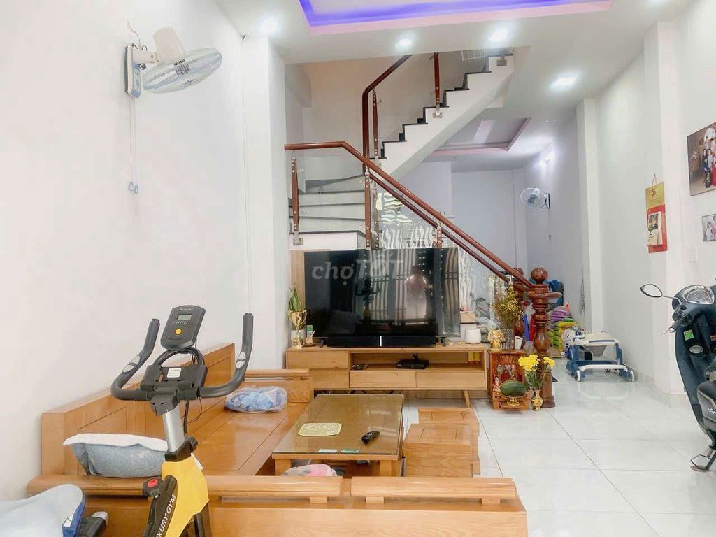 Nhà hẻm 310 Dương Quảng Hàm p5 GV. 4 tầng. 4pn.5 wc