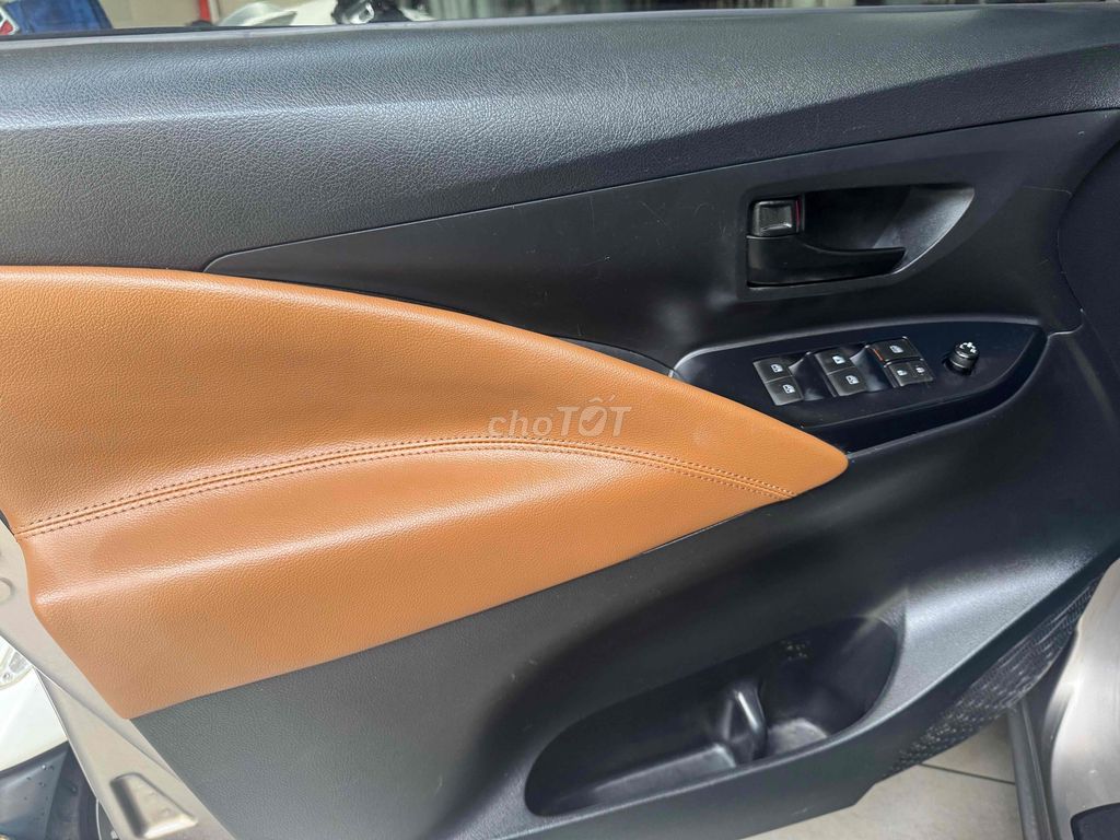Toyota Innova 2017 Số sàn Nệm da 7 chỗ