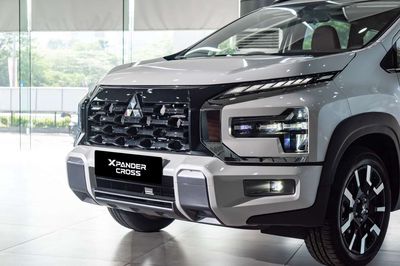 Mitsubishi Xpander Cross Trắng 7 chỗ
