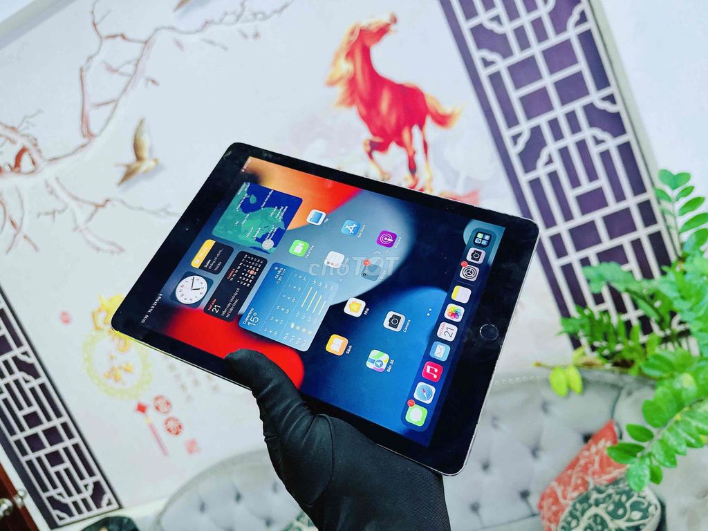 iPad Pro 9.7in 32G bản sim 4G + Wifi pin new 100%. Mua bán Máy tính bảng tại Quận Hải Châu Đà Nẵng được đăng bởi TUẤN LUXURY MOBILE ĐÀ NẴNG hình 1