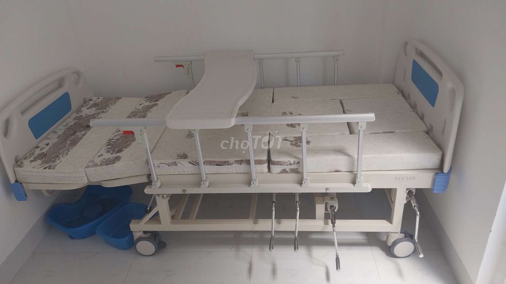 Giường bệnh Lucass 4 tay quay đa chức năng. Mua bán Nội thất, đồ gia dụng khác tại Thành phố Tây Ninh Tây Ninh được đăng bởi khoa hình 1
