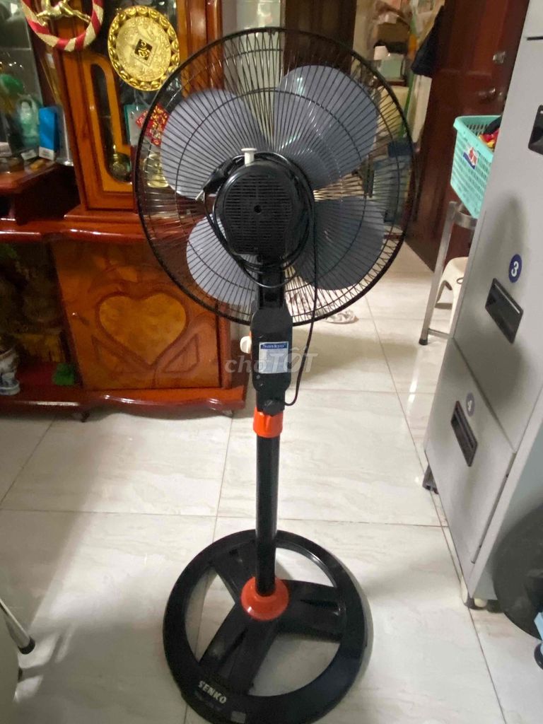 Quạt đứng Senko Đen, Cam Lớn. Mua bán Quạt tại Quận Tân Bình Tp Hồ Chí Minh được đăng bởi Cô Mười hình 1