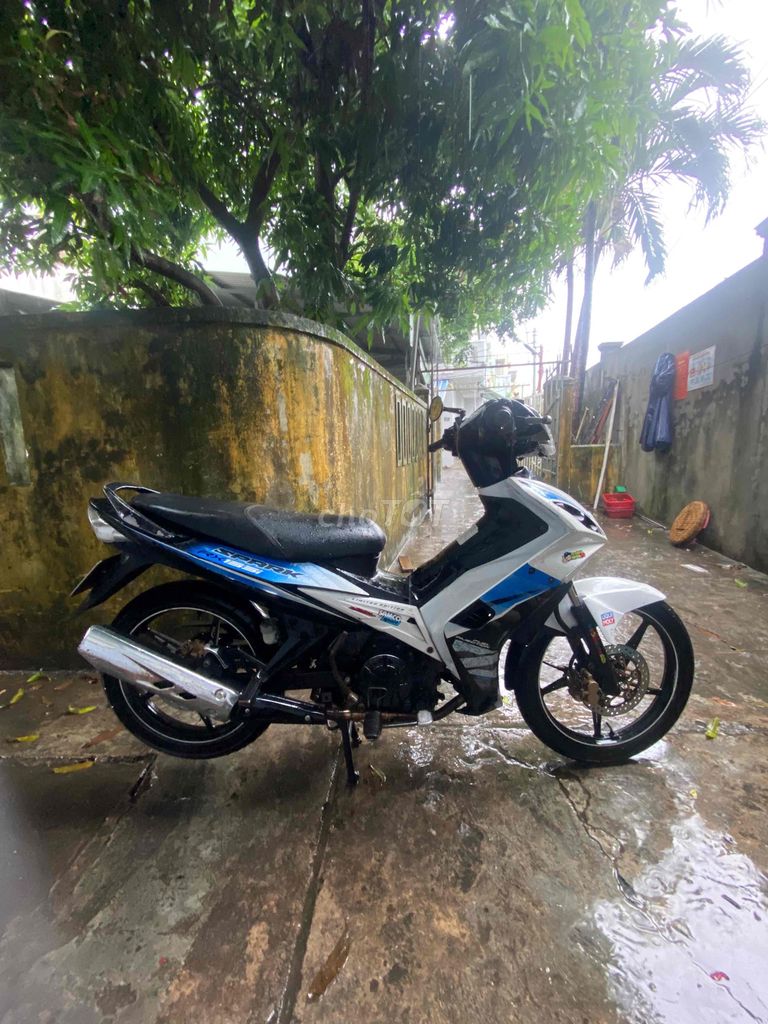 Yamaha Exciter 2013 белый синий черный