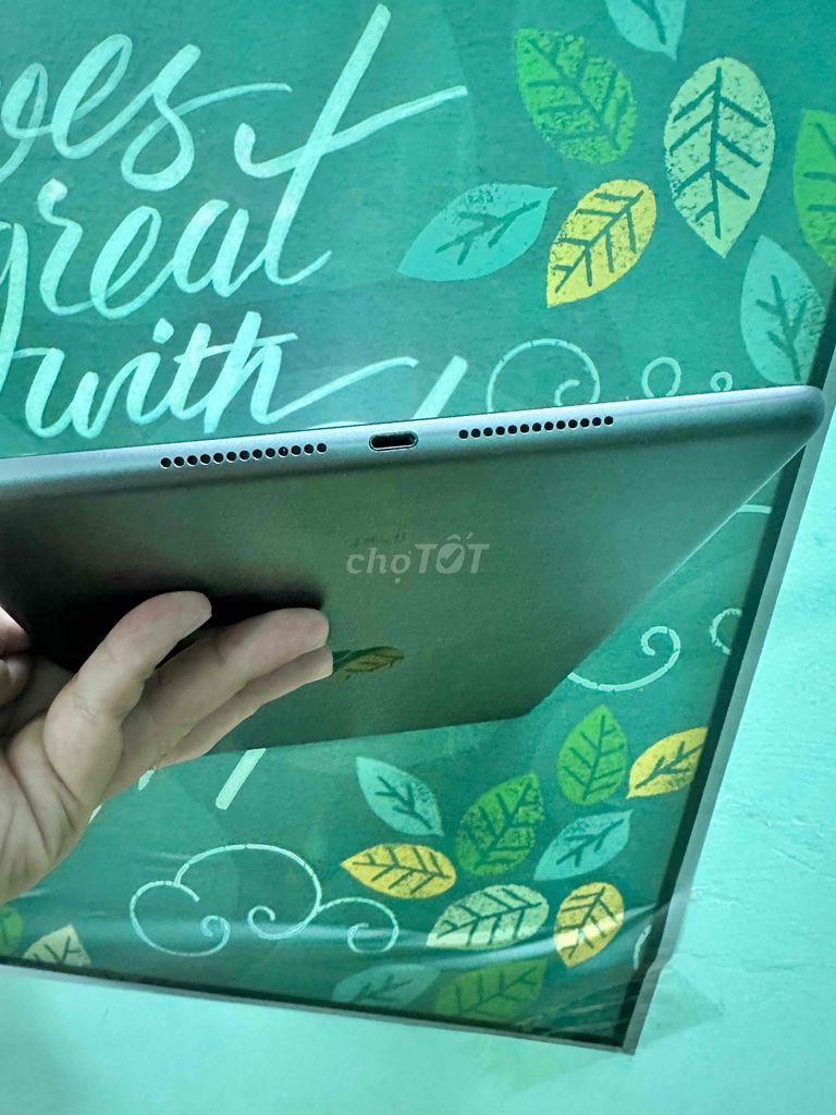 Ipad Gen 9 wifi 64gb còn hộp và sạc chính hãng