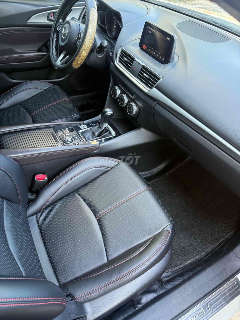 Мазда Мазда 3 2019 Белая автоматическая бензиновая