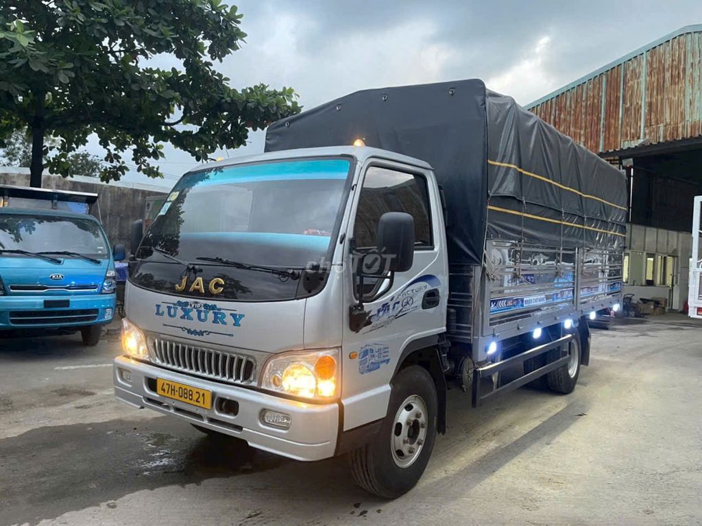 XE JAC 2017 TẢI THÙNG 5 TẤN , THÙNG 5,3M. Mua bán Xe tải, xe ben tại Thành phố Dĩ An Bình Dương được đăng bởi Phu Nguyen hình 1