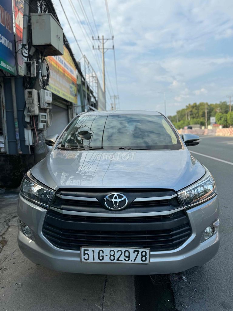 Toyota Innova 2017 2.0E trắng zin xe đẹp sẵn dùng