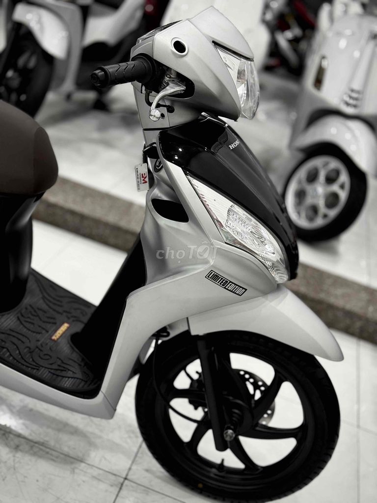 Honda Vision 2014 màu Bạc. Mua bán Xe máy tại Thị xã Phú Mỹ Bà Rịa - Vũng Tàu được đăng bởi Cửa Hàng Xe Máy Phú Mỹ hình 4