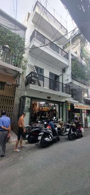 Hẻm xe tải tránh xe hơi Lê Văn Sỹ quận 3