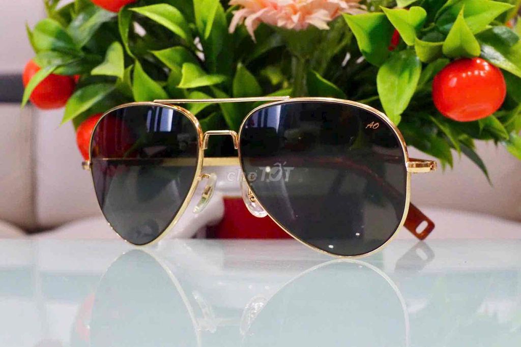Kính râm AO/USA PILOT AVIATOR Vàng. Mua bán Phụ kiện thời trang khác tại Quận Ninh Kiều Cần Thơ được đăng bởi Giày Si A CHAN 1975 hình 1