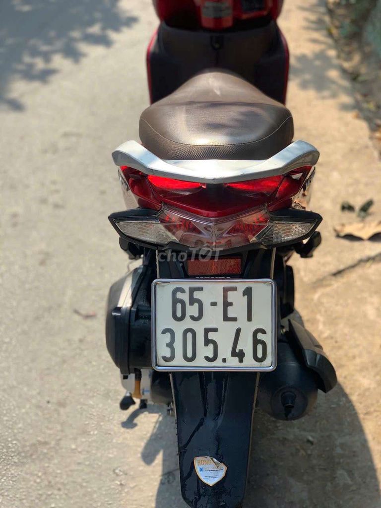 Honda Vision 2017 màu Đỏ. Mua bán Xe máy tại Quận Ô Môn Cần Thơ được đăng bởi Long  hình 2