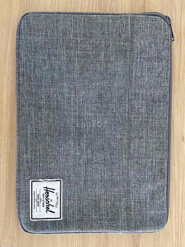 Túi laptop Herschel 14 inch Xám bạc Vải. Mua bán Túi xách tại Thành phố Thủ Đức Tp Hồ Chí Minh được đăng bởi Em Sella hình 1