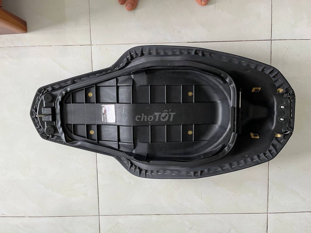 bộ yên xe / сидение для мотобайка Yamaha 155 v2. Mua bán Phụ tùng xe tại Thành phố Nha Trang Khánh Hòa được đăng bởi Arseniy Puzyrev hình 3