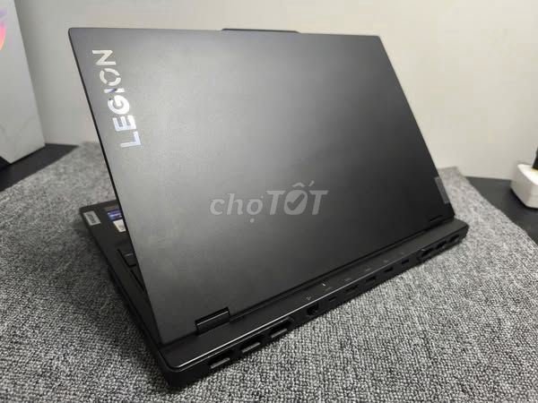 Lenovo Legion Pro 7 - i9 14th 4080 QHD 240Hz