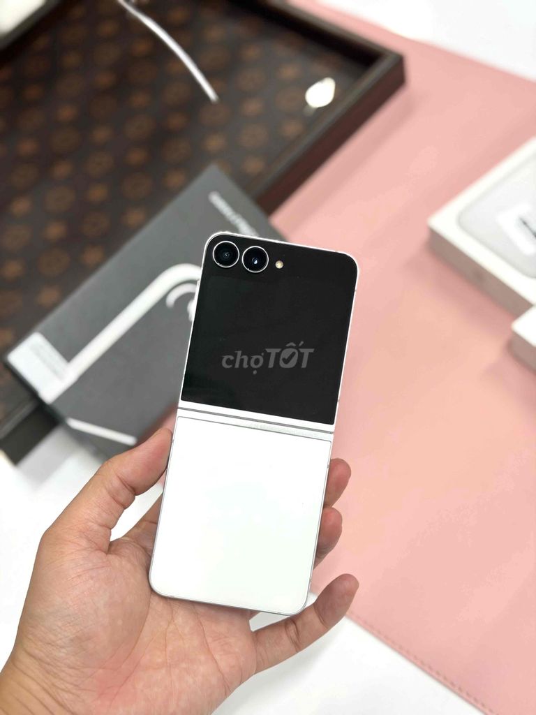 Samsung Galaxy Z Flip 7 FE 8GB 128GB Bạc VN FB. Mua bán Điện thoại tại Quận Ninh Kiều Cần Thơ được đăng bởi Tuấn mobile Điện thoại cao cấp hình 1