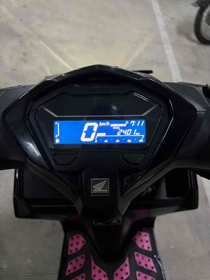 XE MỚI MUA ĐI 2400km chán nên bán đổi xe khác. Mua bán Xe máy tại Thành phố Thủ Dầu Một Bình Dương được đăng bởi sum