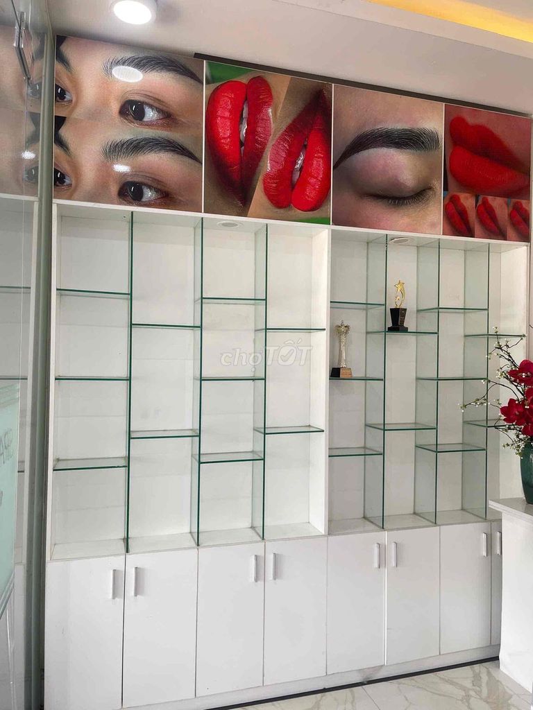 THANH LÝ TỦ TRƯNG BÀY MỸ PHẨM. Mua bán Tủ, kệ gia đình tại Huyện Trảng Bom Đồng Nai được đăng bởi Thúy Ngọc hình 1