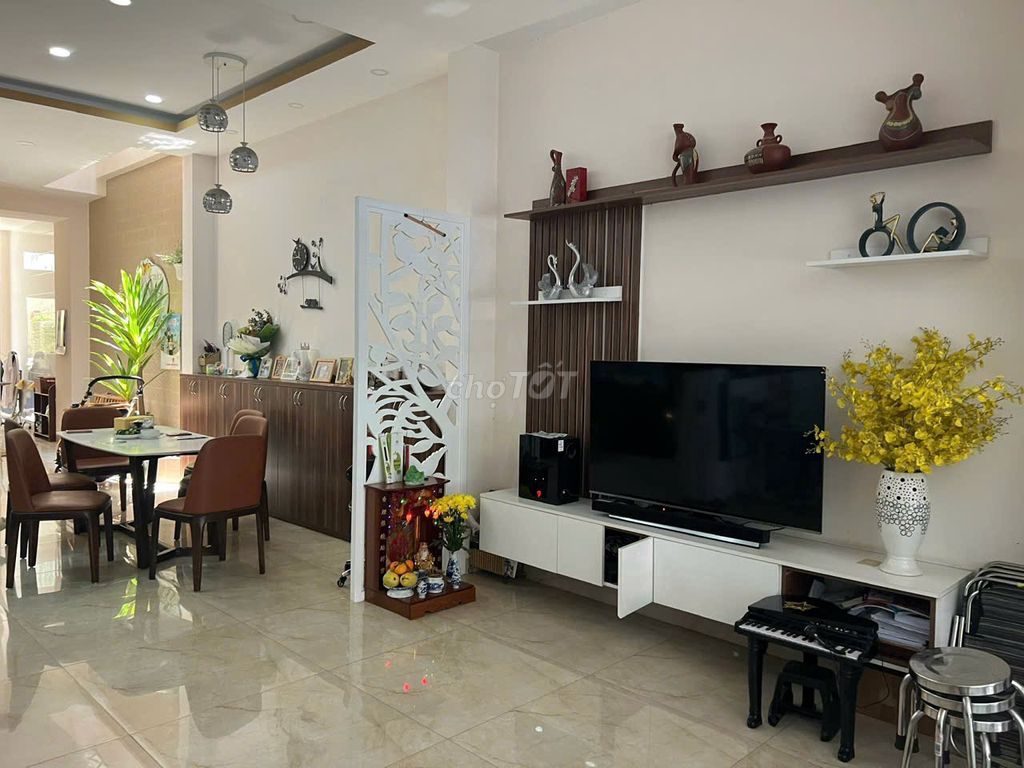 Nhà nguyên căn đường Tạ Xuân Thu (B3 củ ) VCN Phước Hải. Cho thuê nhà ở tại Thành phố Nha Trang Khánh Hòa được đăng bởi TUYỀN hình 1