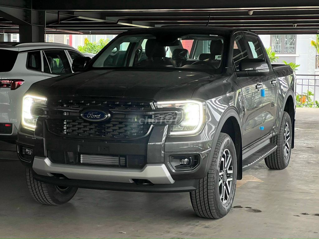 Xe Ranger Sport 4X4 AT đưa trước chỉ với 168tr