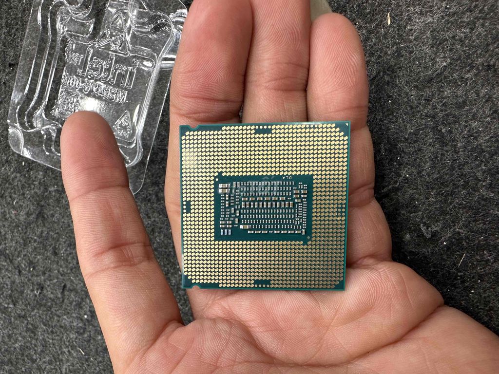 CPU i7-9700k cho ae về lắp main Z ép xung