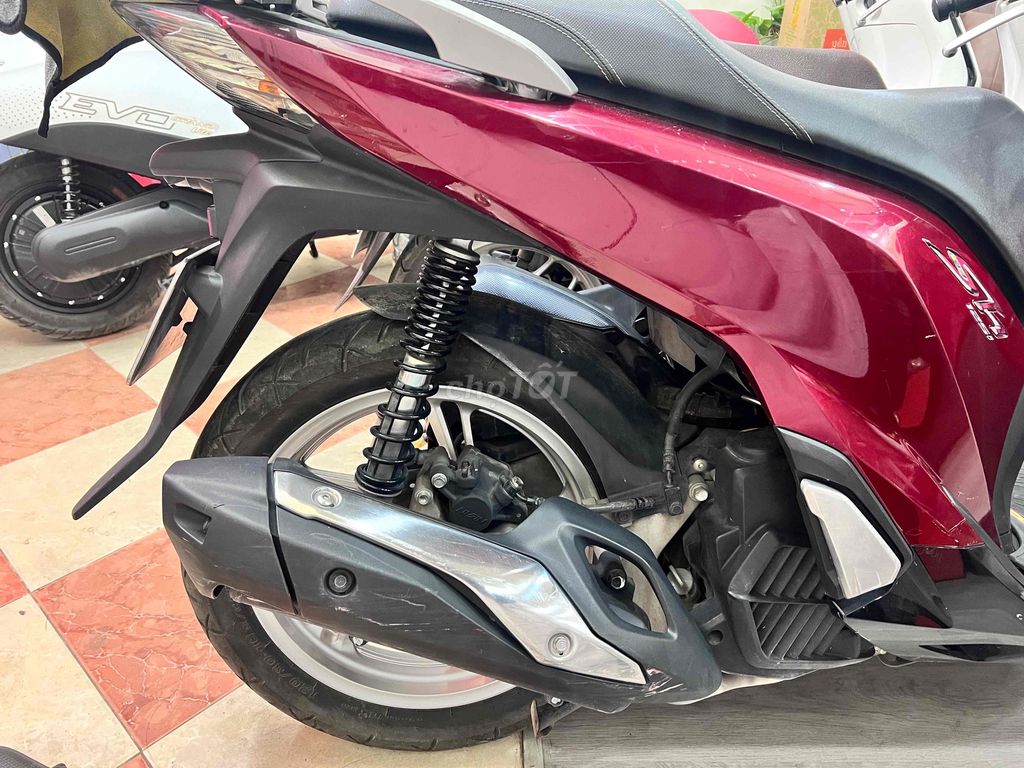 Honda SH 125i CBS 2019 Đỏ 21000 km. Mua bán Xe máy tại Quận Cầu Giấy Hà Nội được đăng bởi Kim Ngân Nguyễn Ngọc hình 4