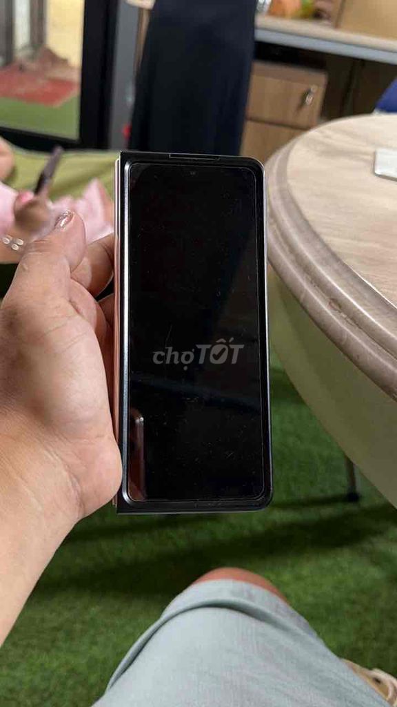 Samsung Galaxy Z Fold Trắng Đã sử dụng. Mua bán Điện thoại tại Quận Bình Tân Tp Hồ Chí Minh được đăng bởi Tran Nhi hình 1