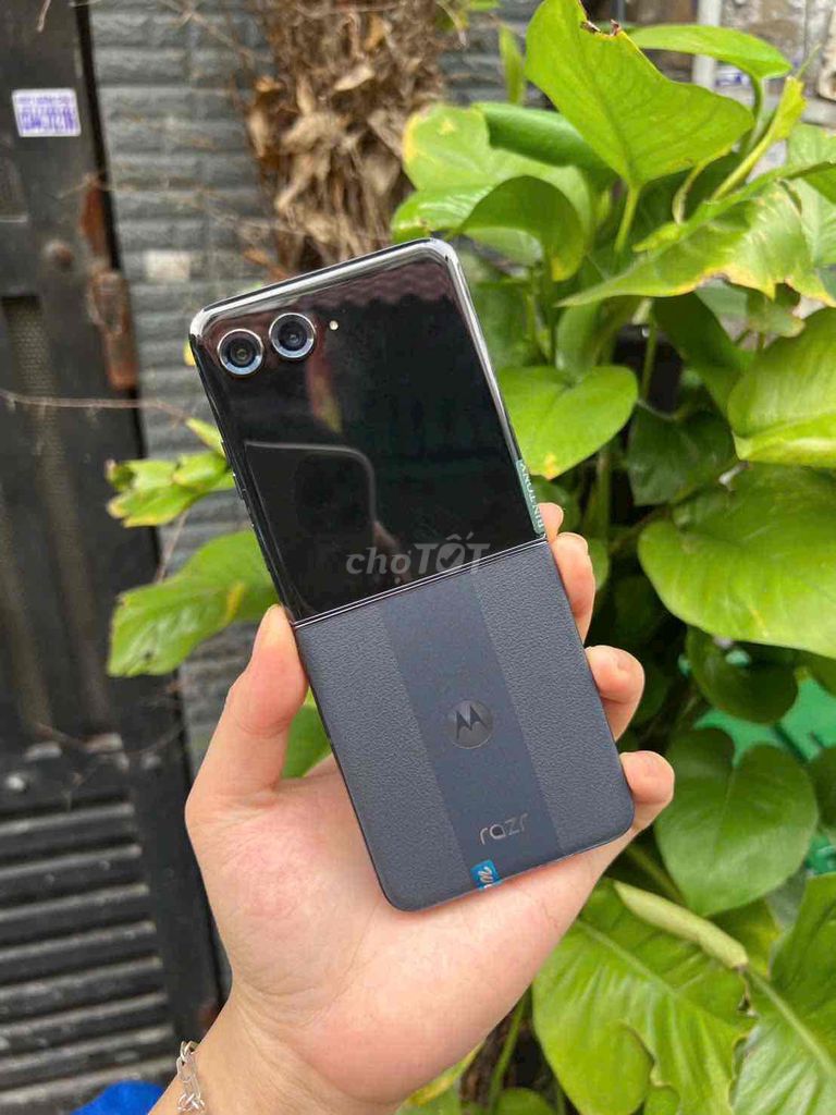 Motorola Razr 50 Ultra 256GB Đen. Mua bán Điện thoại tại Quận Gò Vấp Tp Hồ Chí Minh được đăng bởi HVA Store hình 1