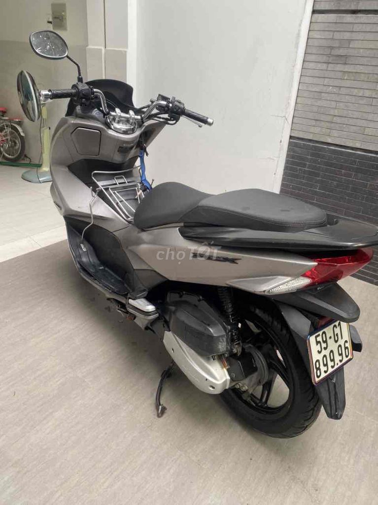 Xe nhà dùng từ lúc mua PCX chạy tốt máy êm. Mua bán Xe máy tại Quận 12 Tp Hồ Chí Minh được đăng bởi Bích Hằng hình 4