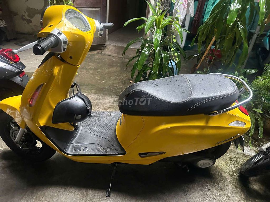Электроскутер VinFast EVO 200, ханойские номера
