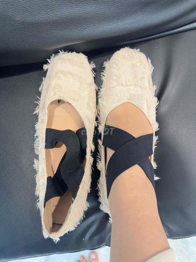 Giày bệt Nữ Vải Kem size 40 còn mới 99%. Mua bán Giày dép tại Huyện Bình Chánh Tp Hồ Chí Minh được đăng bởi Nguyễn Liễu hình 1